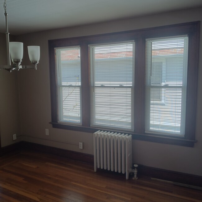 Dining room - 261 View St