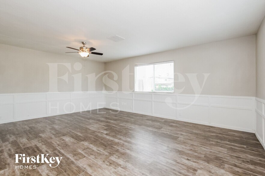 Building Photo - 2307 E Everett Dr