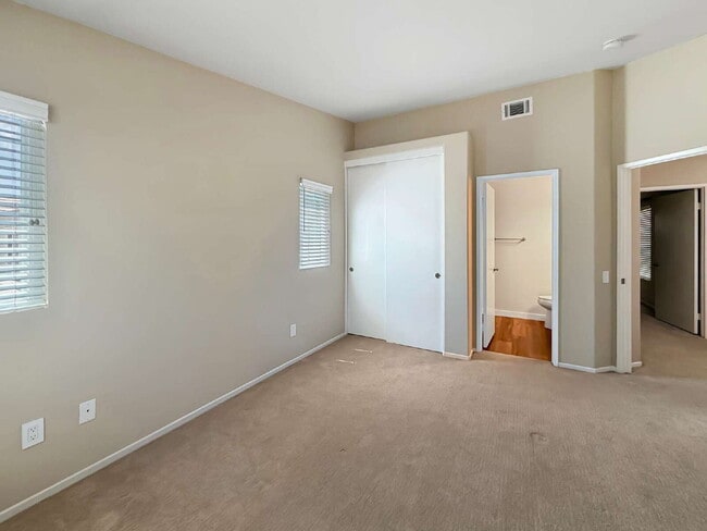 Building Photo - Beautifully Updated End-Unit Townhome in Valencia's Montana Community — No Rear Neighbors!