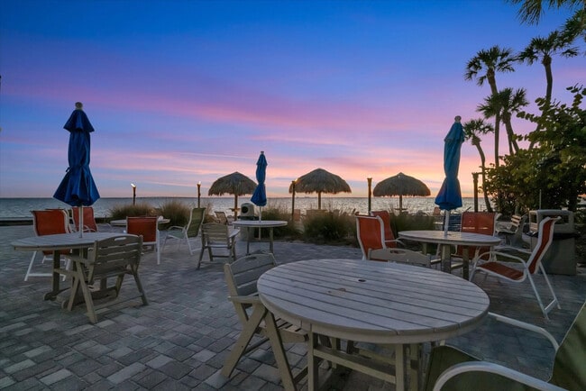 Building Photo - 2506 N Rocky Point Dr