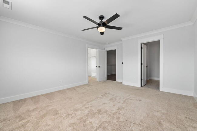 Building Photo - Lee Street B3