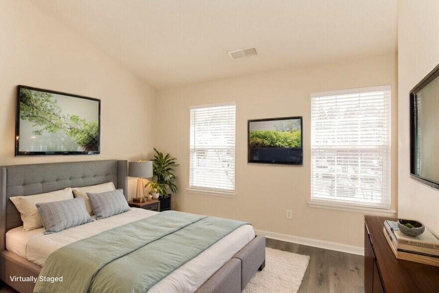 Building Photo - 17113 Greenlawn Hills Ct