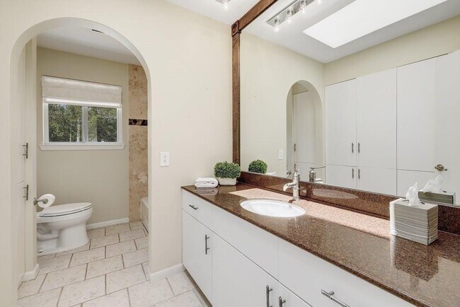 Building Photo - 10408 Double Spur Loop