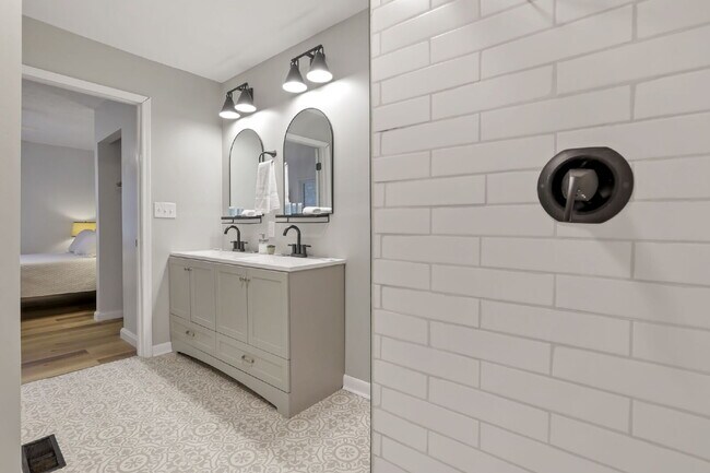 Building Photo - Beautifully Updated 3-Bedroom Home – Spacious, Modern, and Move-In Ready!