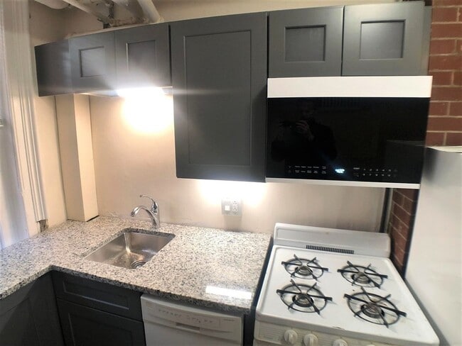 Building Photo - 107 Beacon St