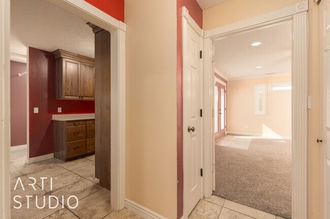 Building Photo - Spacious 4 Bedroom, 3 Bathroom Home for Rent