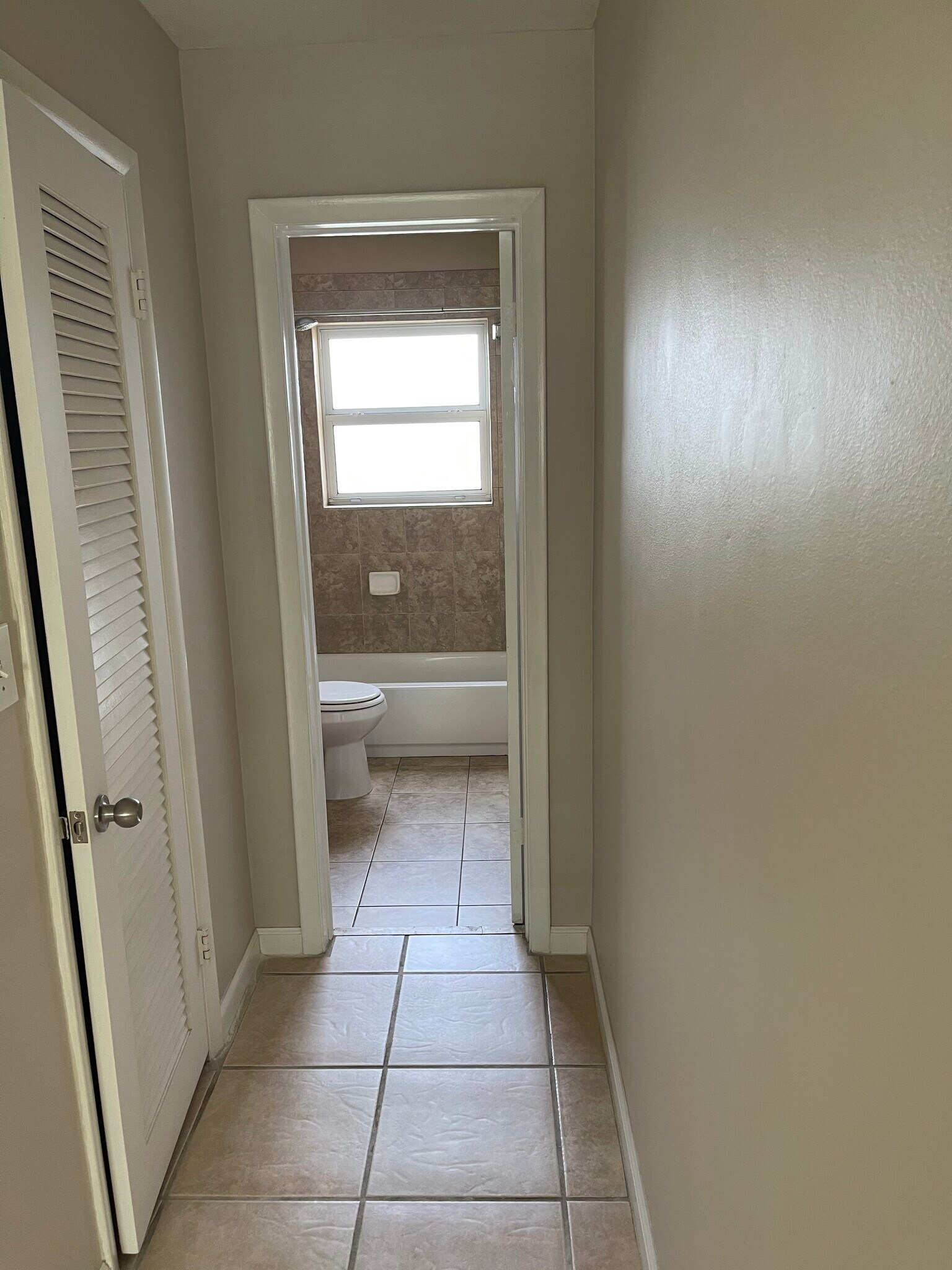 Master to Bathroom - 941 Crystal Lake Dr