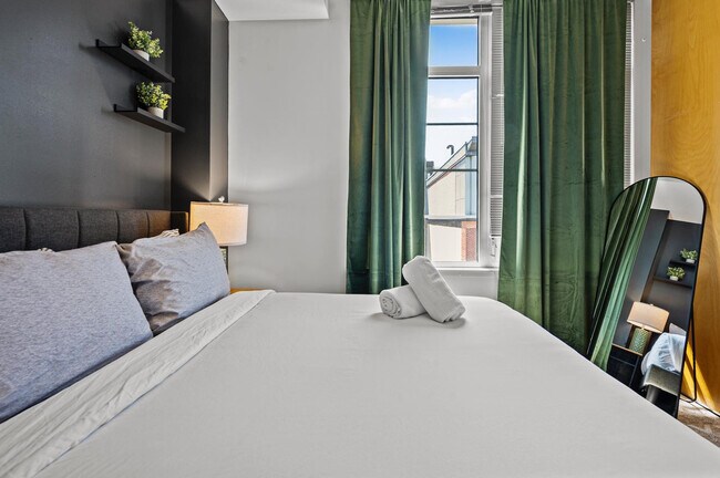 Building Photo - 160 E Berkeley St