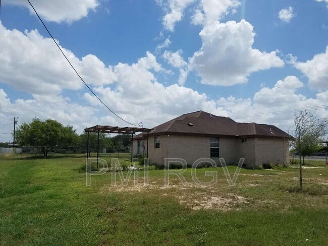 Building Photo - 8314 N Val Verde Rd