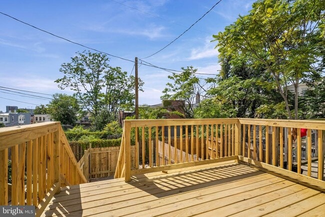 Building Photo - 1607 E Lanvale St