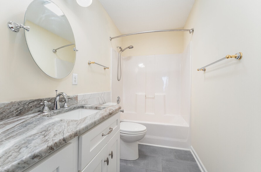 Building Photo - 4332 Southern Oak Dr