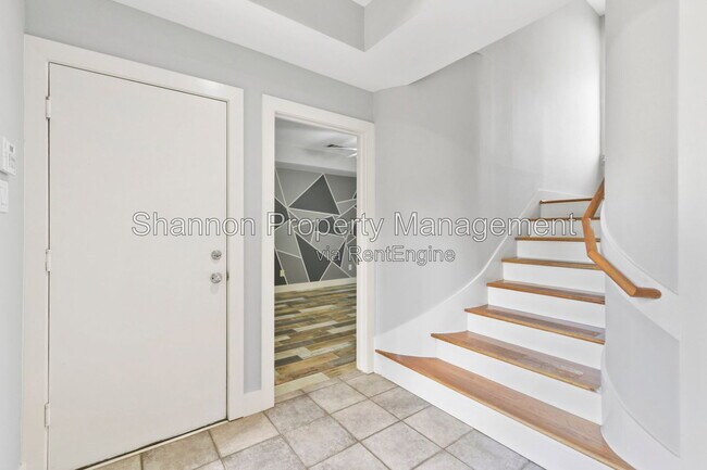 Building Photo - 1604 Reinerman St