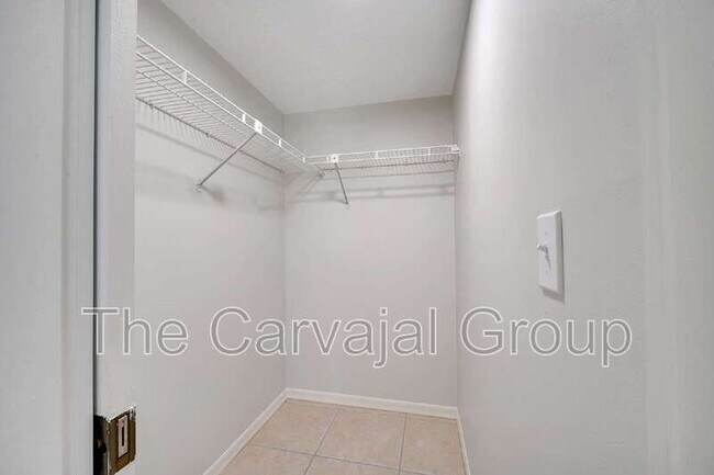 Building Photo - 2404 Gallery View Dr