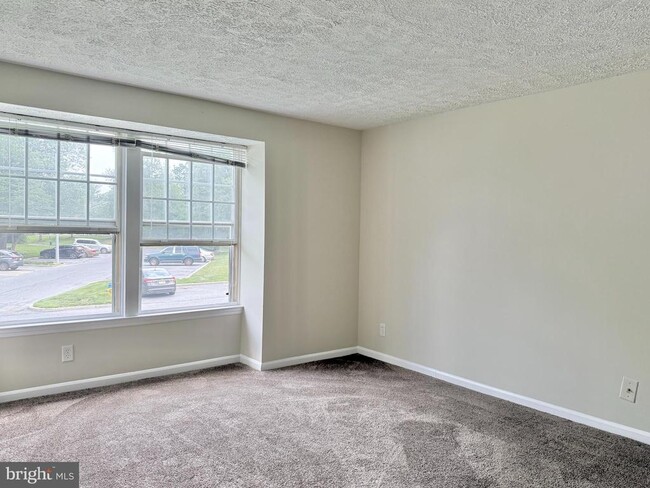 Building Photo - 97 Kenwood Dr