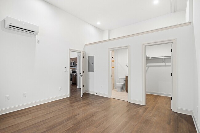 Building Photo - 401 Martin St