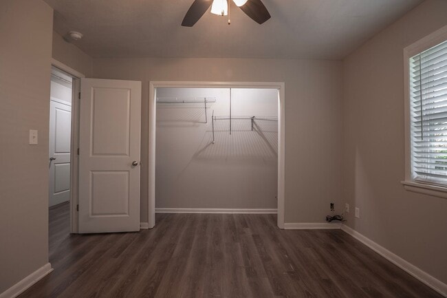 Building Photo - Charming 4 bedroom, 2 bathroom home located in Fayetteville, AR