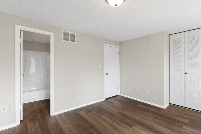 Building Photo - 916 Pentwood Ct
