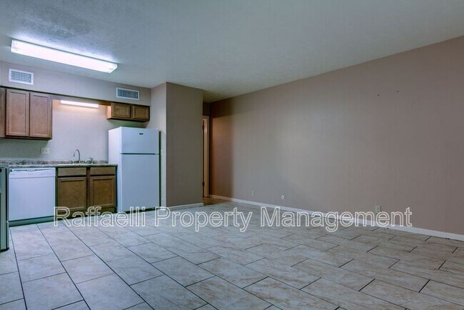 Building Photo - 2401 Brookridge Dr