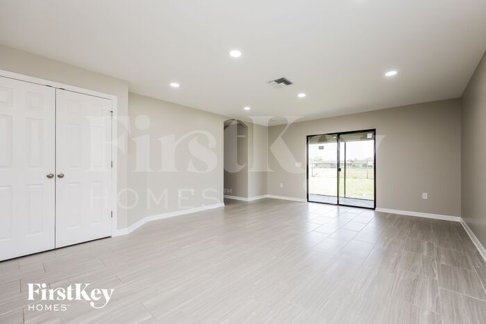 Building Photo - 354 Shadow Lakes Dr