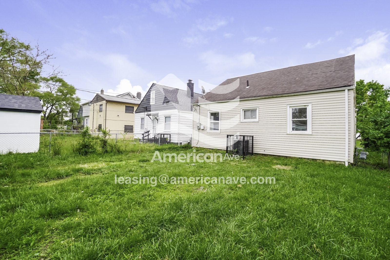 Building Photo - 982 E 14th Ave