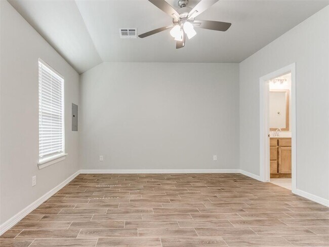 Building Photo - 616 Maleah Pl