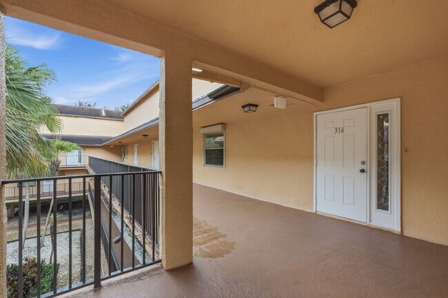 Building Photo - 430 Commodore Dr