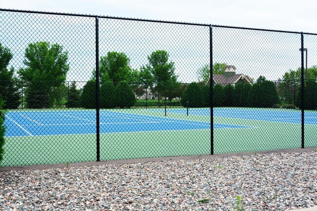 Building Photo - Spacious 4-Bed 3.5-Bath in Blaine - Available 6/10!