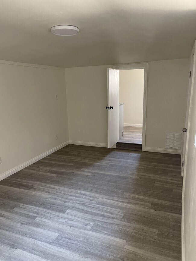 Building Photo - 4032 Cudahy St