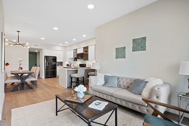 Open living room - 820 S Wilton Pl