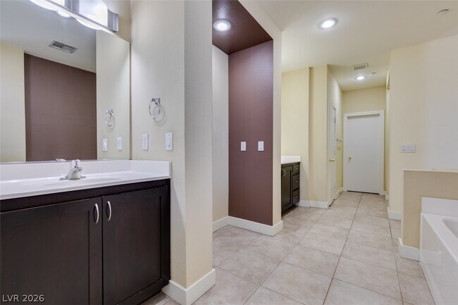 Building Photo - 228 Frapuccino Ave