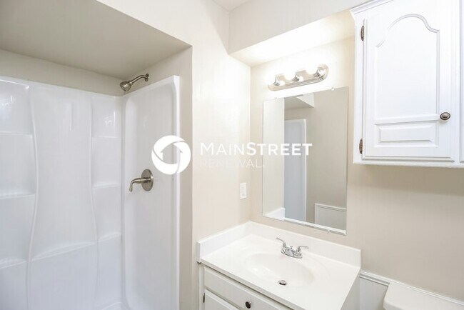 Building Photo - 3 Bedroom Pet-Friendly Home in YUKON, OK with Main Street Renewal