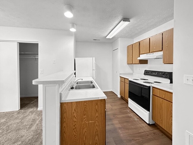 Building Photo - Battle Creek 3 Bedroom / 2 Bath Apartment – Available Now!