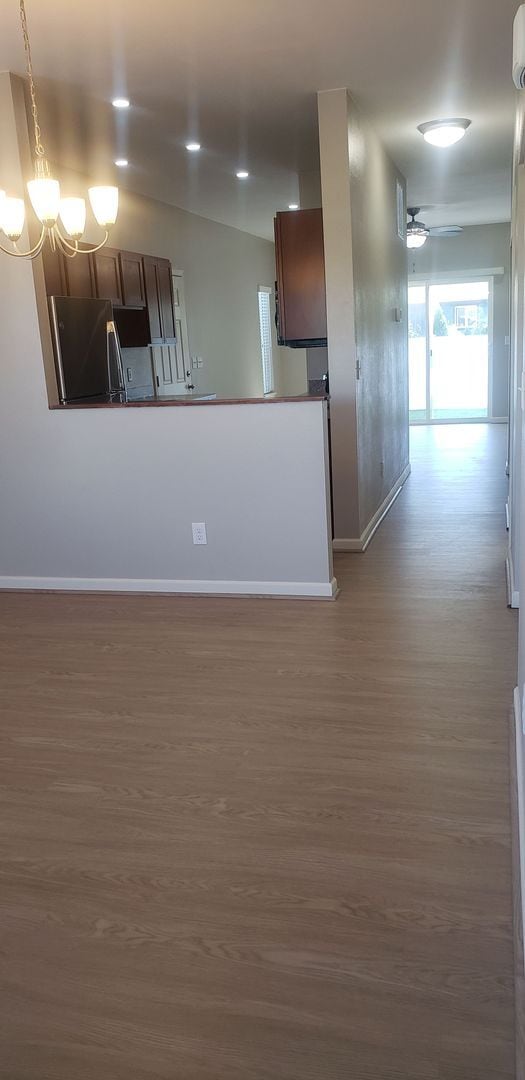 Building Photo - 3 bedroom, 2.5 bath duplex Move In August 10th!!