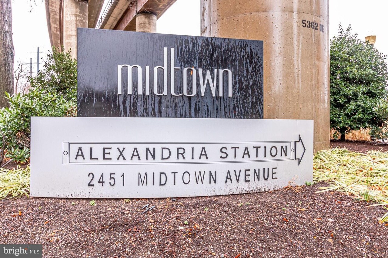 Building Photo - 2451 Midtown Ave