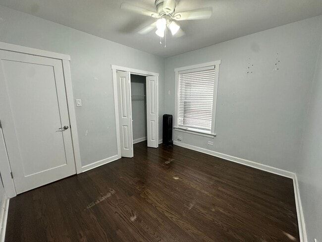 Building Photo - 1383 W Greenleaf Ave