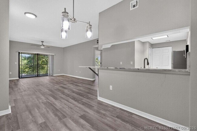 Building Photo - 3022 Alcazar Pl