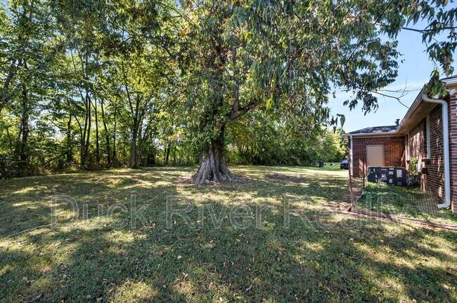Building Photo - 203 Hunter Dr