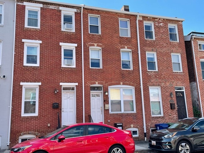 Primary Photo - 19 W West St