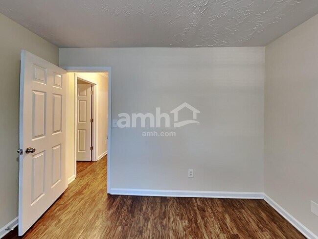 Building Photo - 3740 Scotland Ln SW