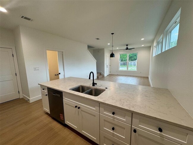 Building Photo - 5911 Coventry Ln