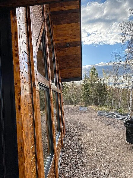 Building Photo - 978 Lakeview Dr