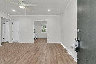 Building Photo - Charming 2BR/1BA Apartment in the Heart of Summerville