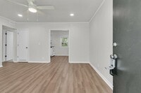 Building Photo - Charming 2BR/1BA Apartment in the Heart of Summerville
