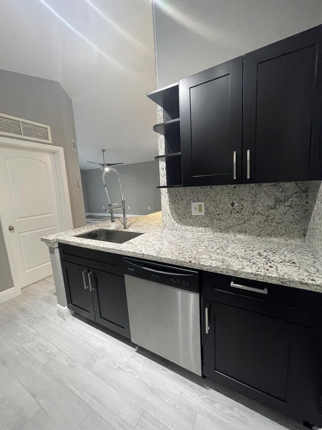 Building Photo - 2820 N Oakland Forest Dr