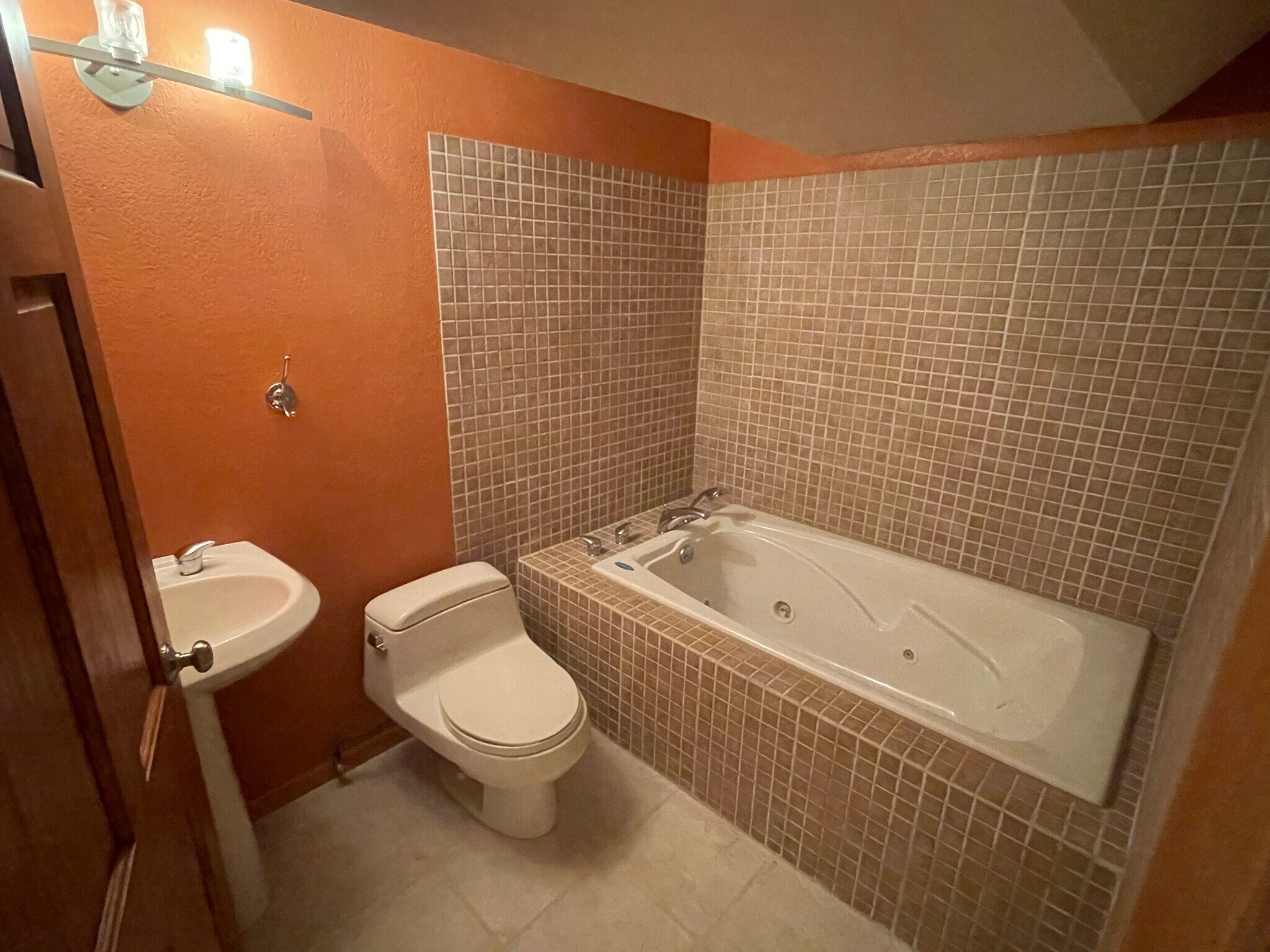 Basement Bath w/ Jaccuzi Tub - 2916 Kentville Dr