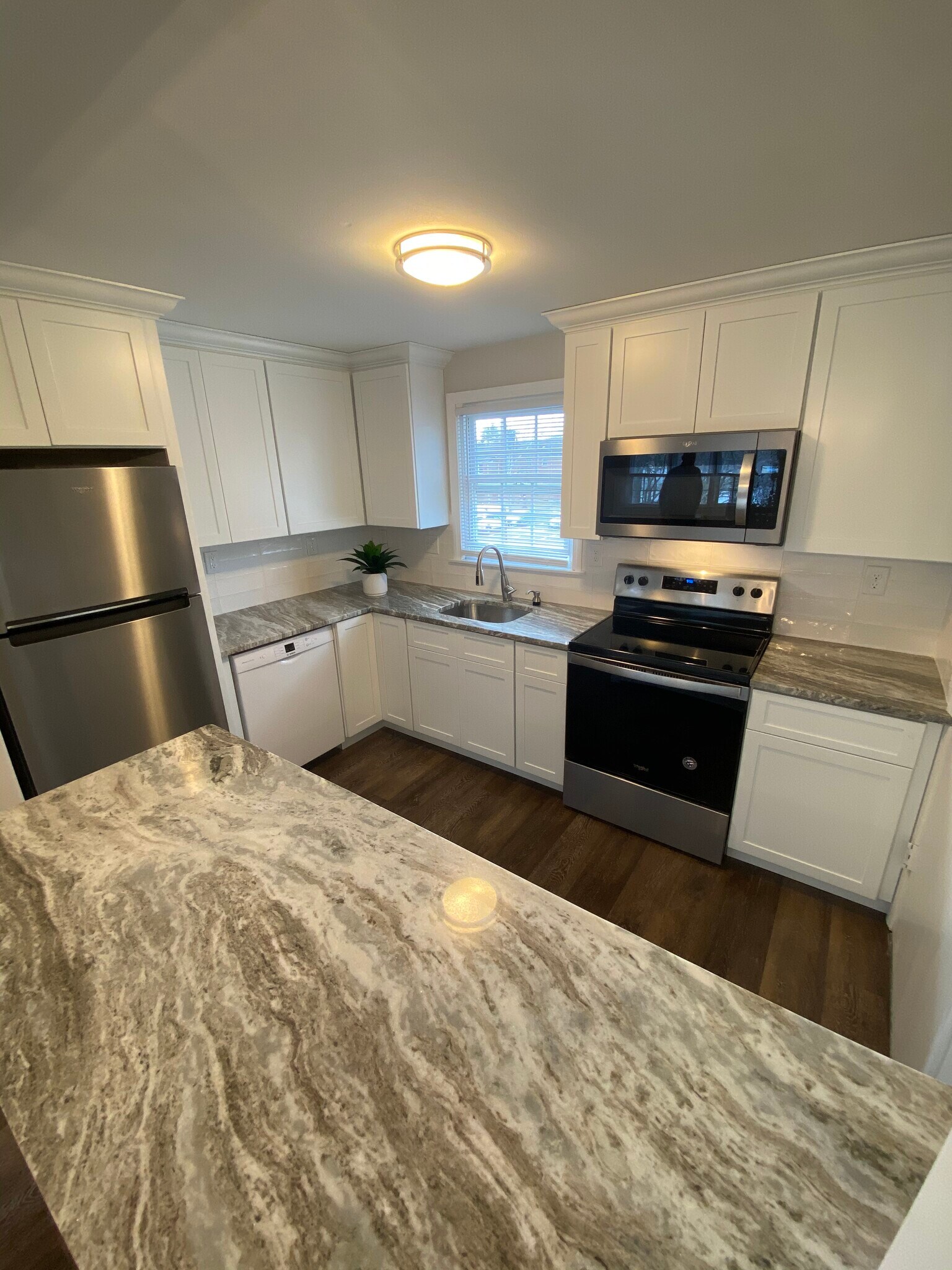 Building Photo - 37 Grandview Dr