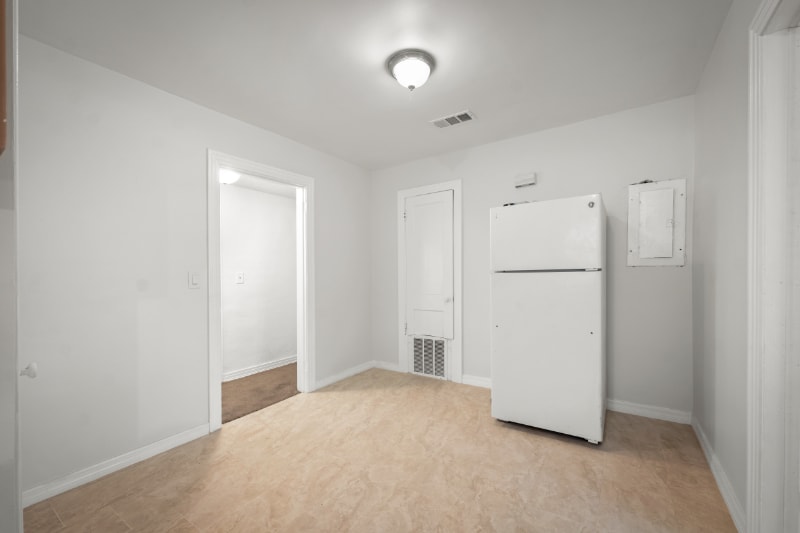 Building Photo - 1025 W 25th St