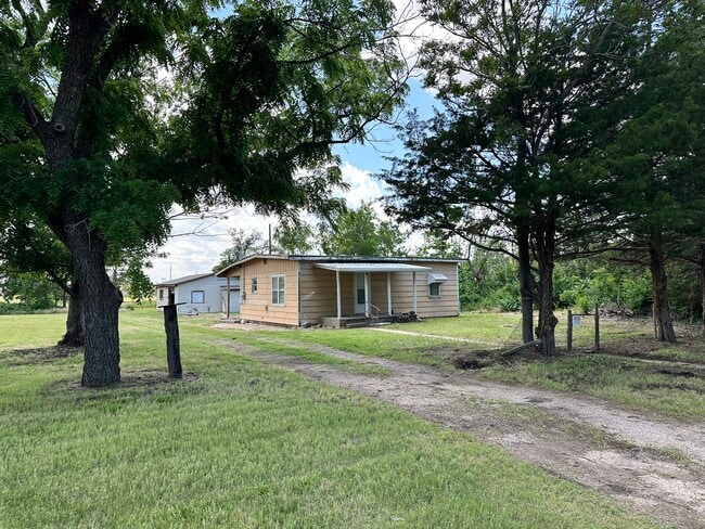 Primary Photo - 537 E Ave E St