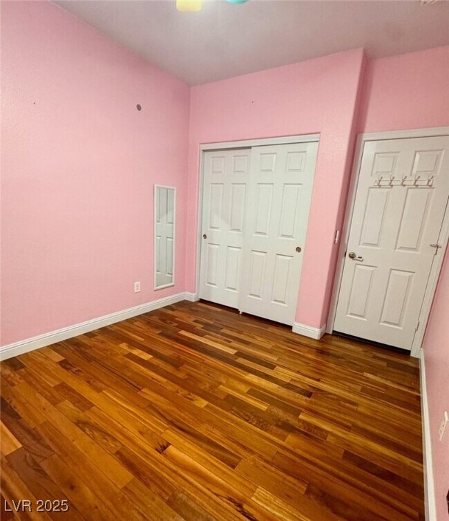 Building Photo - 9224 Longhorn Falls Ct