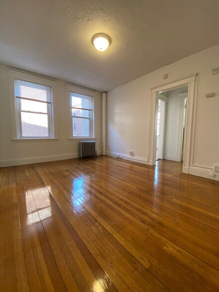 Building Photo - 131 Park Dr